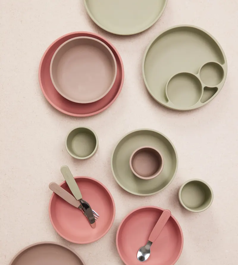 FILIBABBA Kindergeschirrset aus Silikon mit Becher, Schale und Teller, Grün, Höhe 9 cm; Breite 19 cm; Länge 19 cm, Ansicht 2