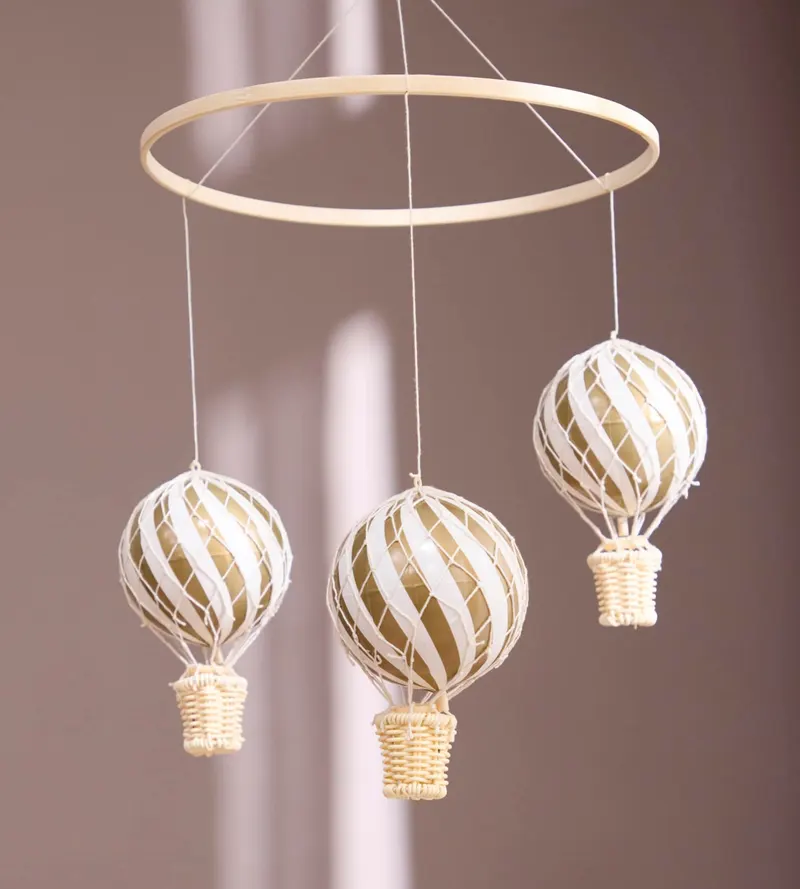 FILIBABBA Mobile mit drei Luftballons und Bambusring, Goldfarben, Höhe 19 cm, Breite 30 cm, Länge 30 cm, Ansicht 4