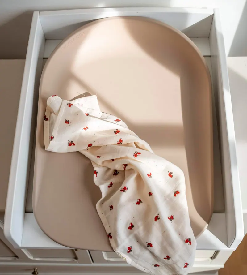 Wickelauflage Bobbie 2.0 aus PUR-Schaum in Beige, FILIBABBA, 68 × 48 cm, Ansicht 3