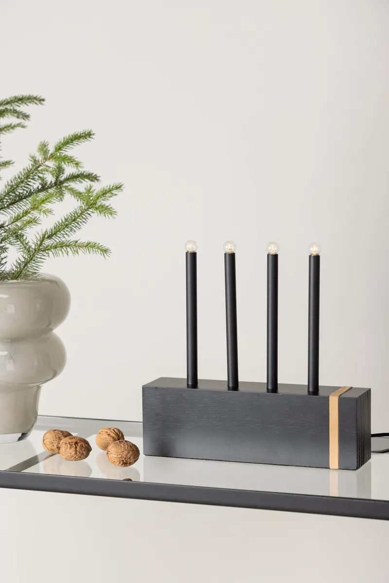 Fjällberget Weihnachtsbeleuchtung, Adventsleuchter mit vier Lichtern, im Wohnraum, Ansicht 2