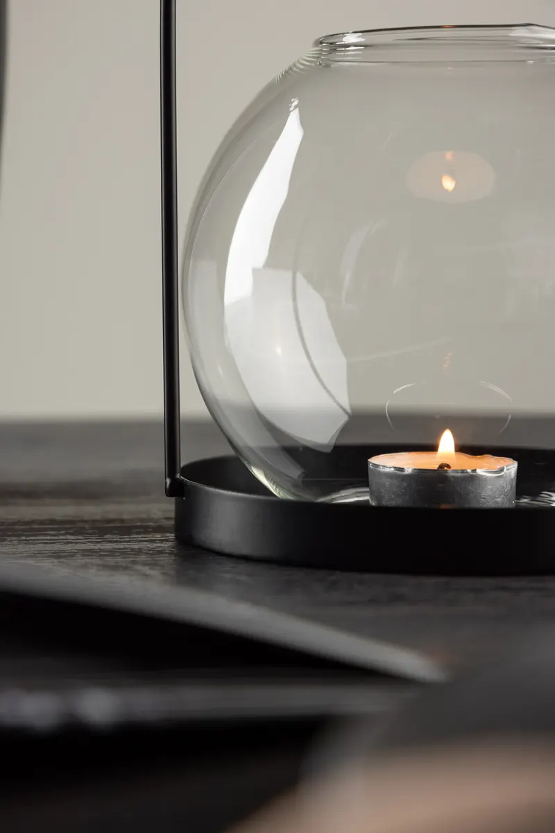 Flora Windlicht-Laterne mit Bügel aus Eisen und Glas in Ø 22 cm, im Wohnraum, Ansicht 2