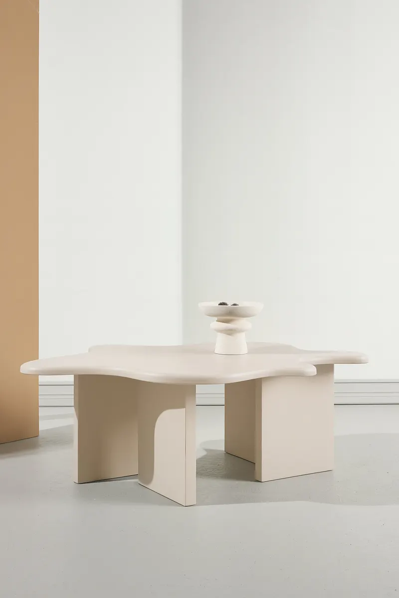 Flower Couchtisch mit geschwungenem Rand, im Wohnraum, Ansicht 1