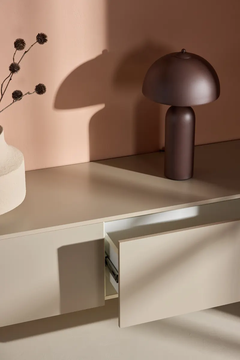 Frihamn flache Kommode in 45 × 35 × 160 cm, Beige, im Wohnraum, Ansicht 4