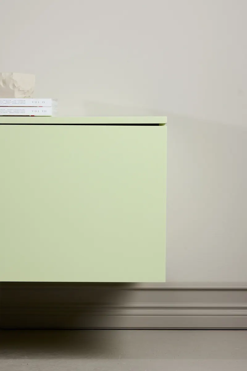 Frihamn flache Kommode in 160 × 45 × 35 cm, Grün, Gestell Hellgrün, im Wohnraum, Ansicht 3