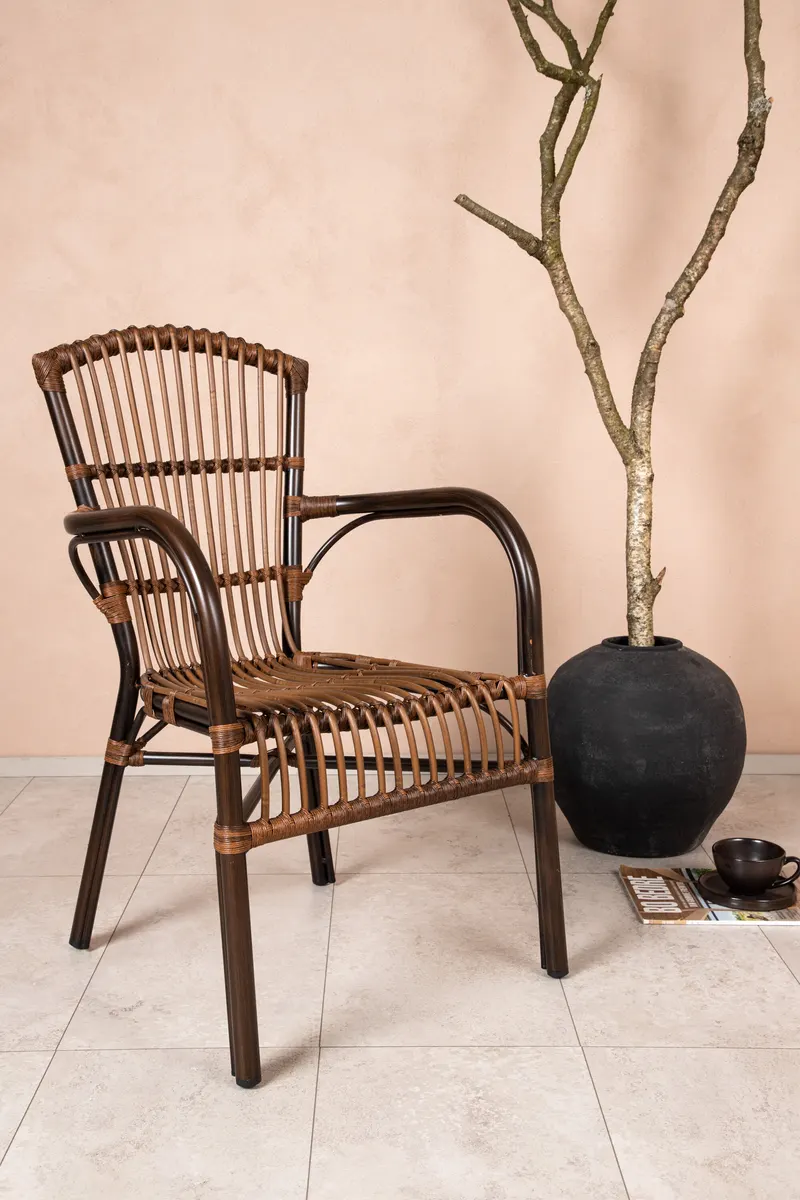 Galera Gartenstuhl mit Rattansitz und Armlehnen, im Wohnraum, Ansicht 3