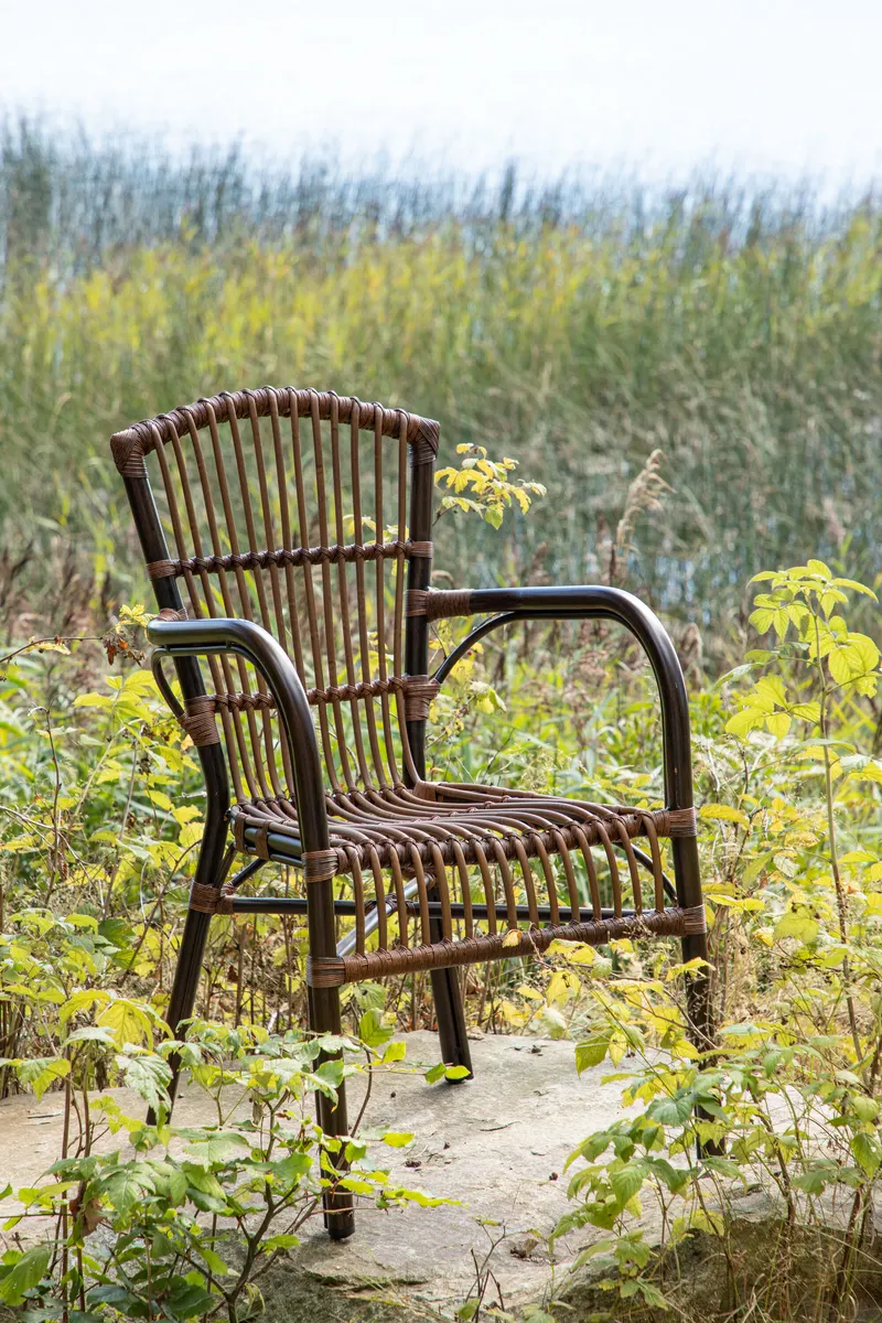 Galera Gartenstuhl mit Rattansitz und Armlehnen, im Wohnraum, Ansicht 4