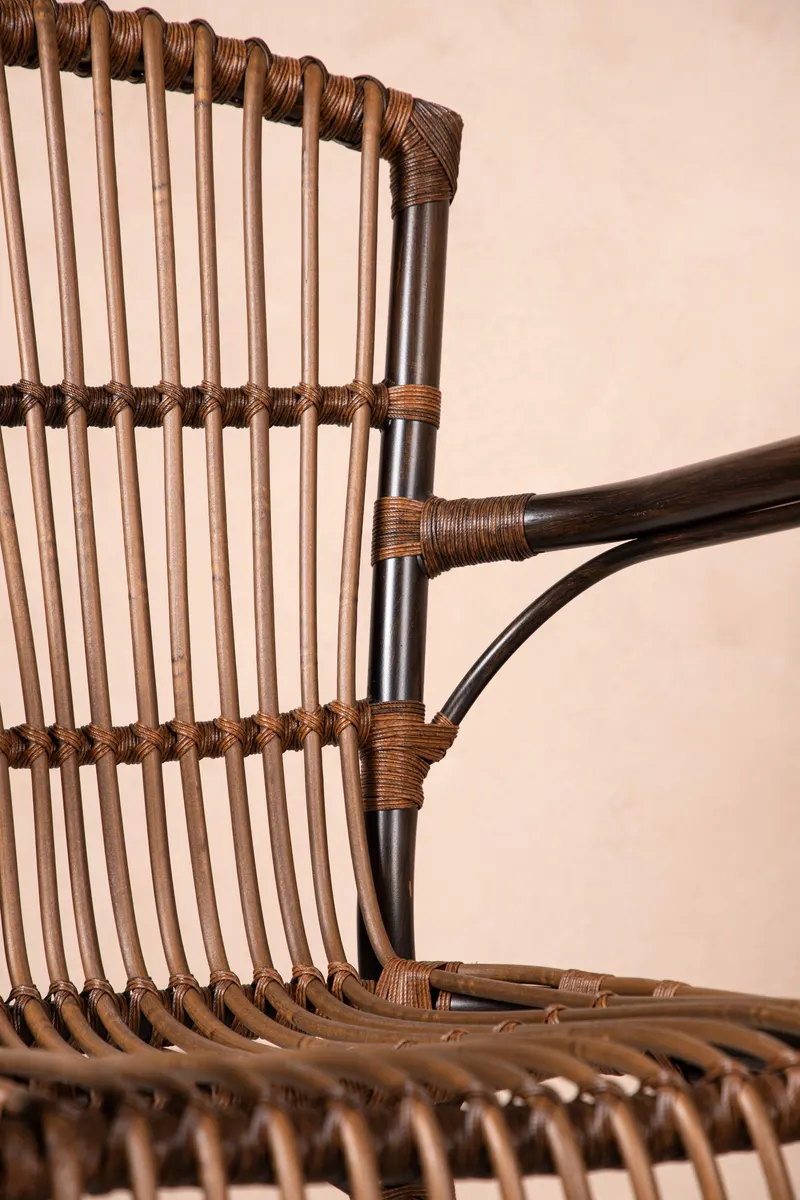 Galera Gartenstuhl mit Rattansitz und Armlehnen, im Wohnraum, Ansicht 1