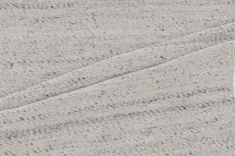 Ganga Wollteppich, handgewebt mit gesprenkeltem Muster in 240 × 170 cm, im Wohnraum, Ansicht 1