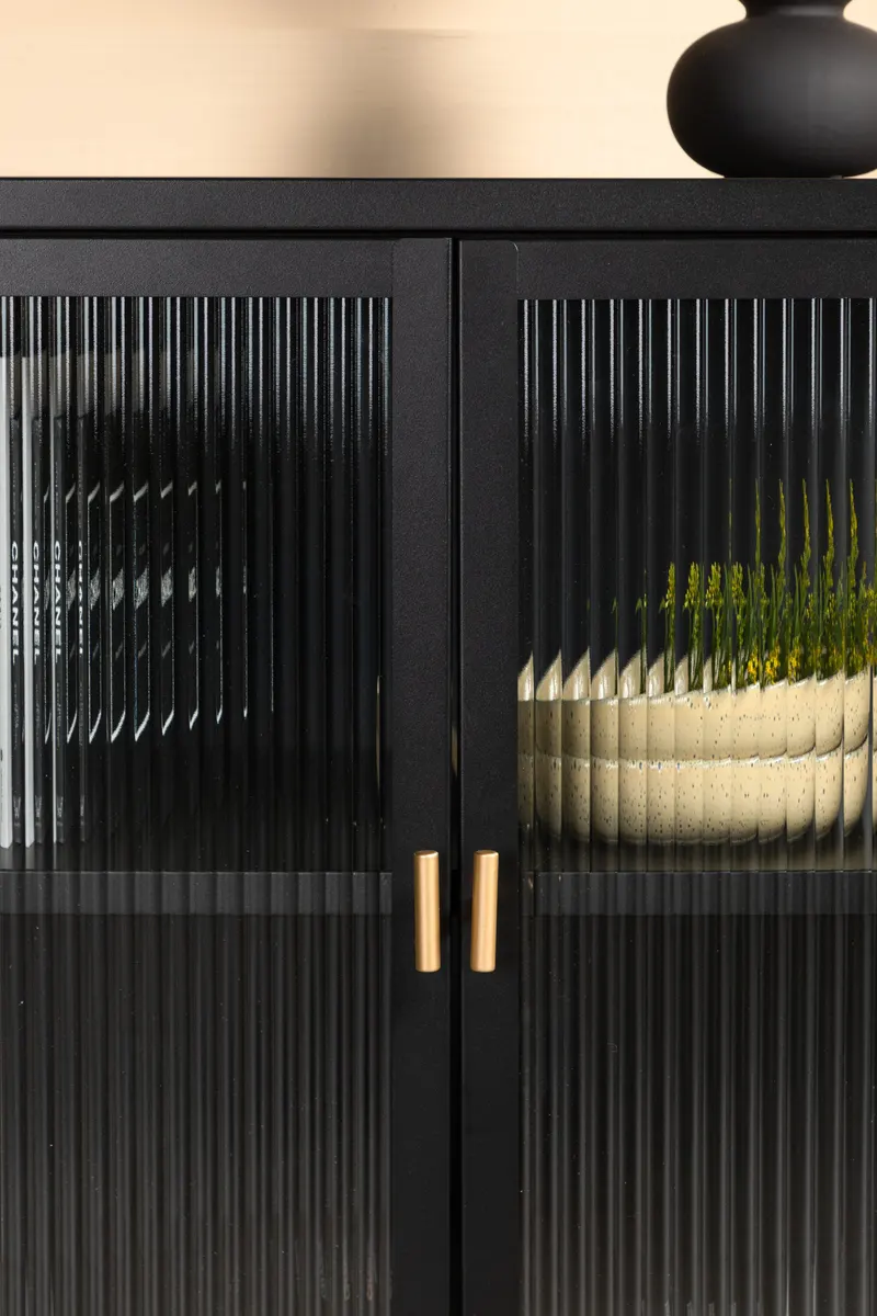 Garis Sideboard aus Stahl mit Glastüren in 40 × 80 × 70 cm, Schwarz, im Wohnraum, Ansicht 6