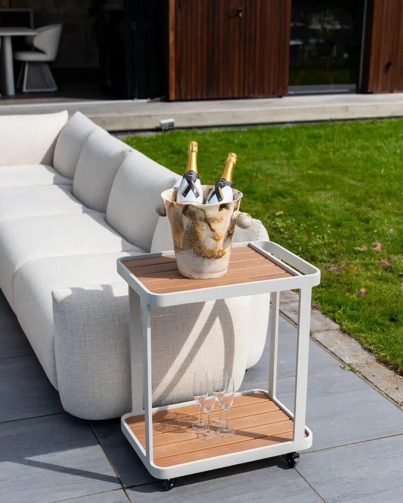 Gartensofa Dawson / Beige alpine Ecke von Richmond Interiors, Wohnbeispiel 13, im Wohnraum