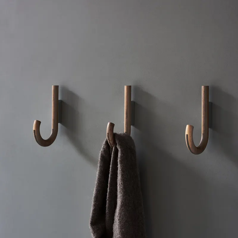 Gejst Hook Garderobenhaken aus Walnussholz und Stahl, Walnuss / Chrom, Tiefe 12,8 × Breite 2 × Höhe 19 cm, Ansicht 3