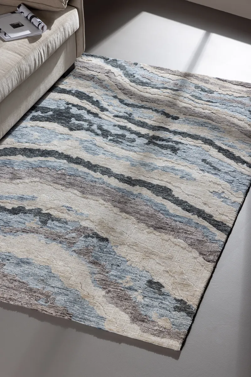 Gigi Teppich mit geschwungenem Muster in 300 × 290 cm, im Wohnraum, Ansicht 1