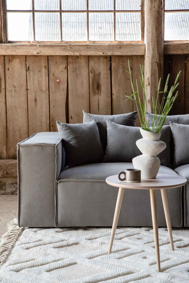 Gillholmen Sofa mit breiten Armlehnen und Kissen in Grau, Gestell Schwarz, Baumwolle, Polyester in Leinenoptik, im Wohnraum, Ansicht 2