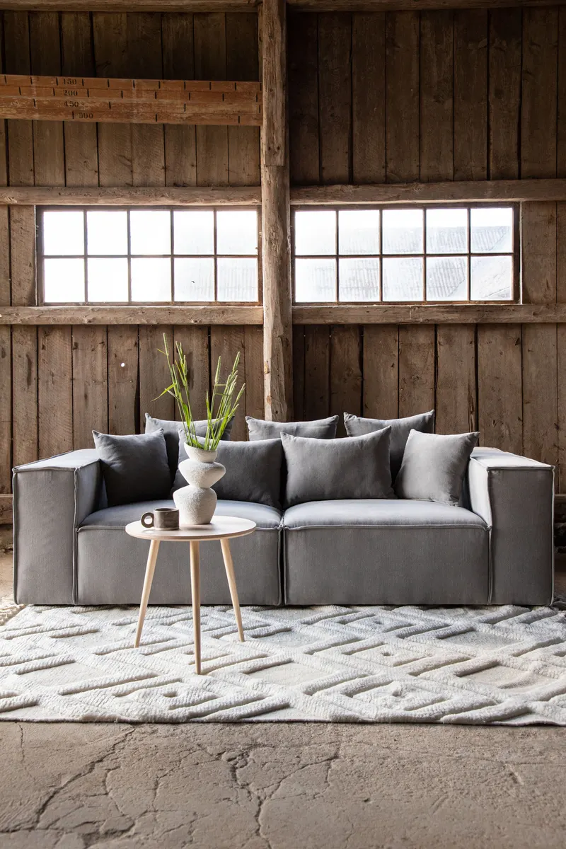 Gillholmen Sofa mit breiten Armlehnen und Kissen in Grau, Gestell Schwarz, Baumwolle, Polyester in Leinenoptik, im Wohnraum, Ansicht 1