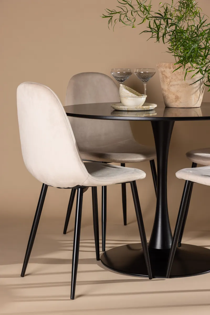 Glade & Polar Essgruppe mit rundem Esstisch auf Trompetenfuß und 4 Samtstühlen in Beige, Gestell Schwarz, im Wohnraum, Ansicht 2
