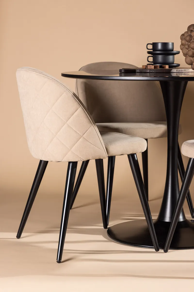 Glade & Velvet Essgruppe mit rundem Esstisch und 4 gepolsterten Stühlen in Beige, Gestell Schwarz, im Wohnraum, Ansicht 2