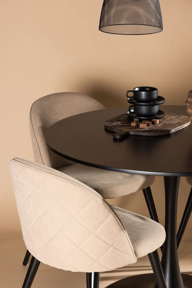 Glade & Velvet Essgruppe mit rundem Esstisch und 4 gepolsterten Stühlen in Beige, Gestell Schwarz, im Wohnraum, Ansicht 3
