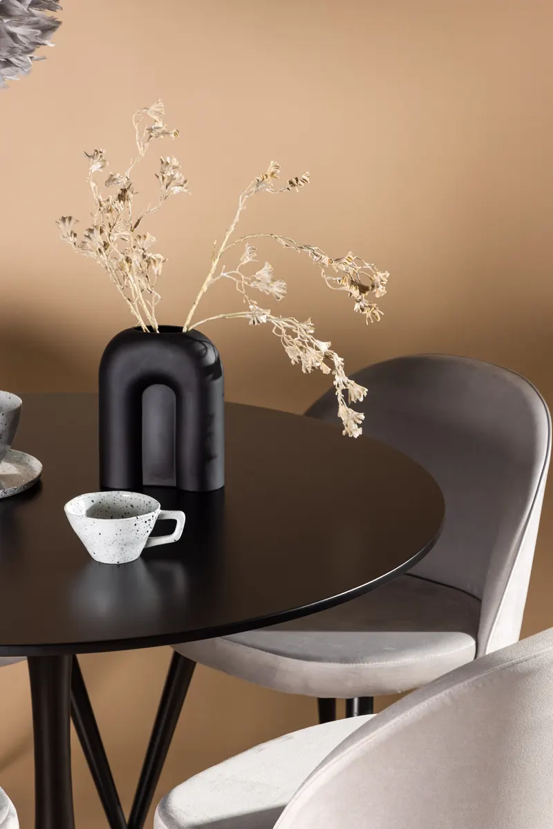 Glade & Velvet Essgruppe mit rundem Esstisch und 4 gepolsterten Stühlen in Grau, Gestell Schwarz, im Wohnraum, Ansicht 3