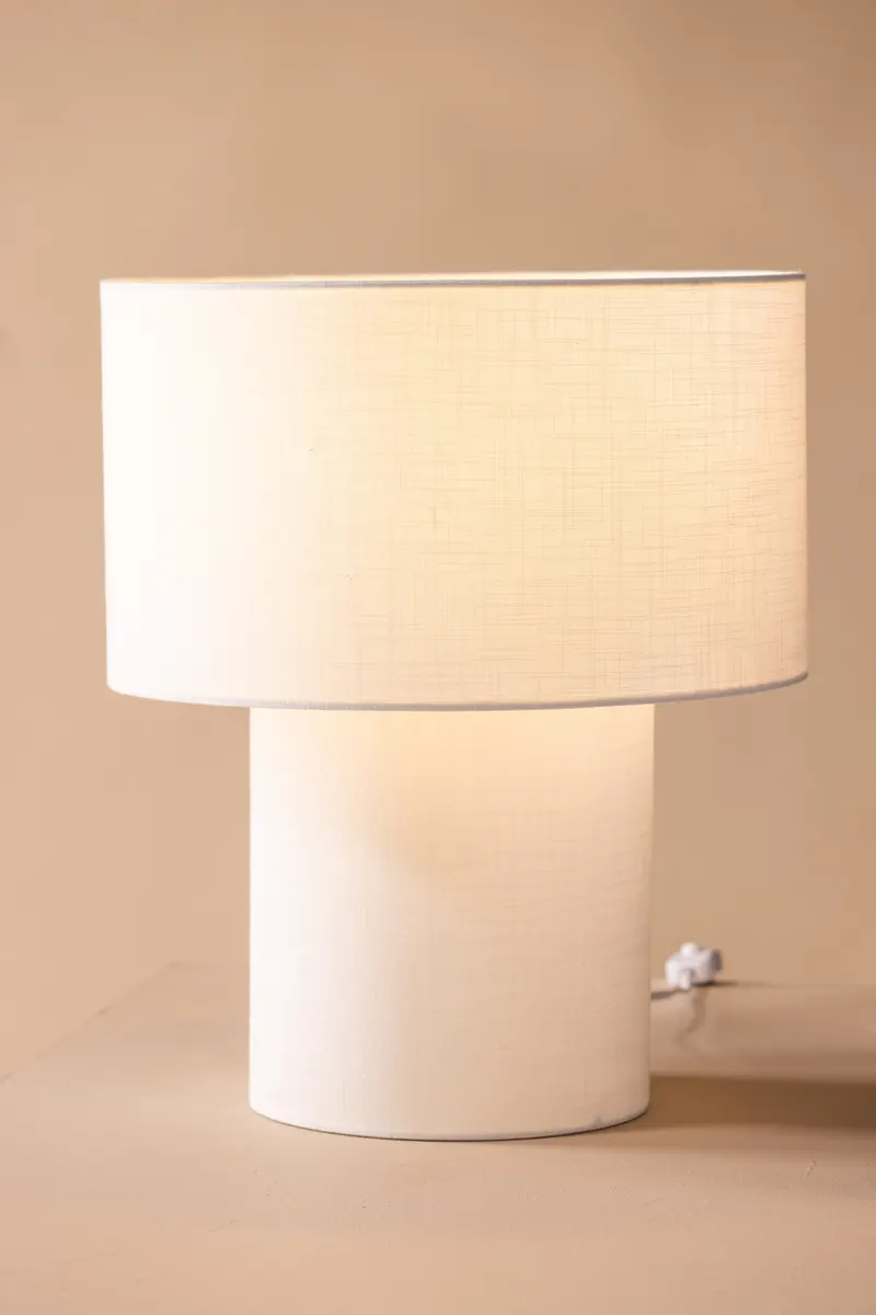 Globia Tischlampe mit Stoffbezug in Leinenoptik, im Wohnraum, Ansicht 3