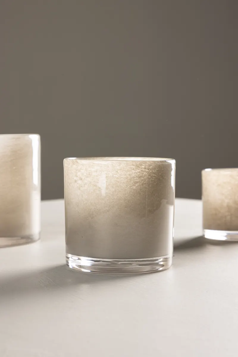 Glora zylindrisches Windlicht aus Glas in Ø 10 cm, Beige, im Wohnraum, Ansicht 2