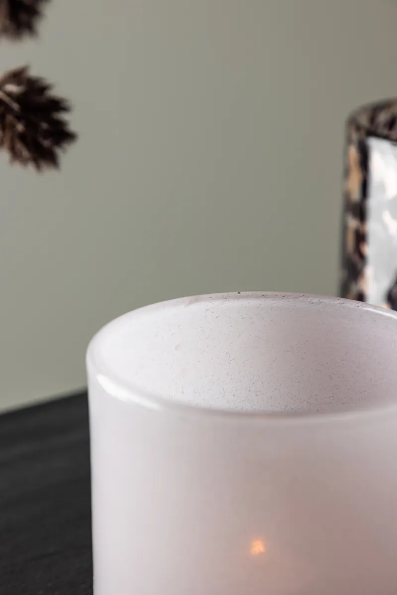 Glora zylindrisches Windlicht aus Glas in Ø 10 cm, Hellrosa, im Wohnraum, Ansicht 2