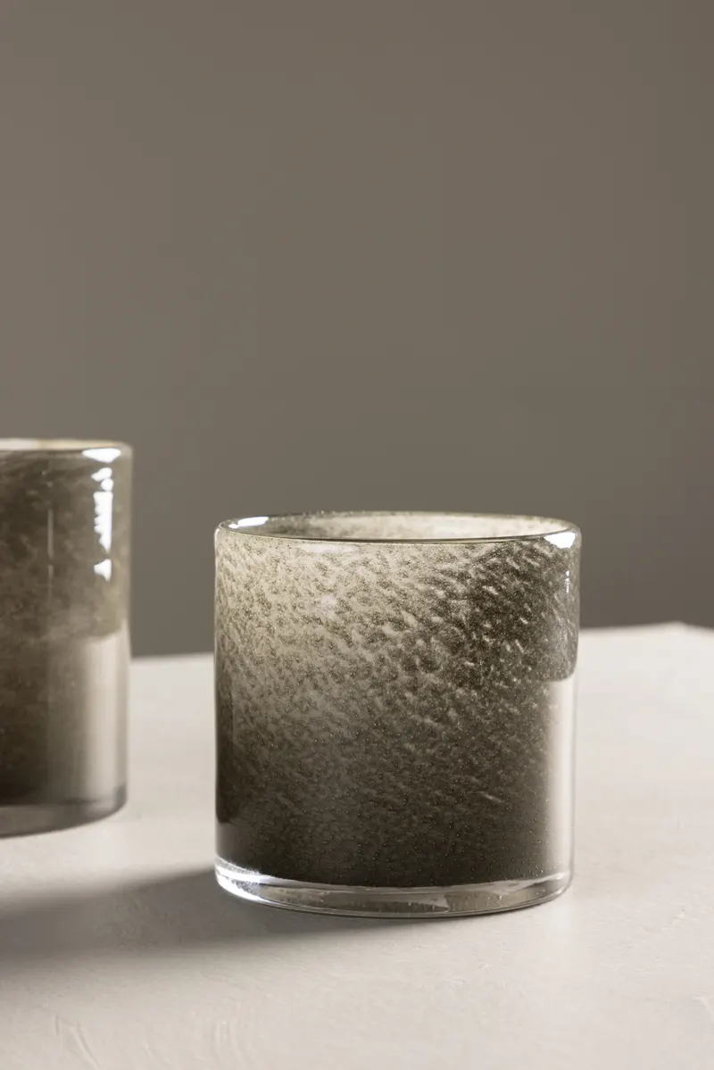 Glora zylindrisches Windlicht aus Glas in Ø 10 cm, Hellgrün, im Wohnraum, Ansicht 1