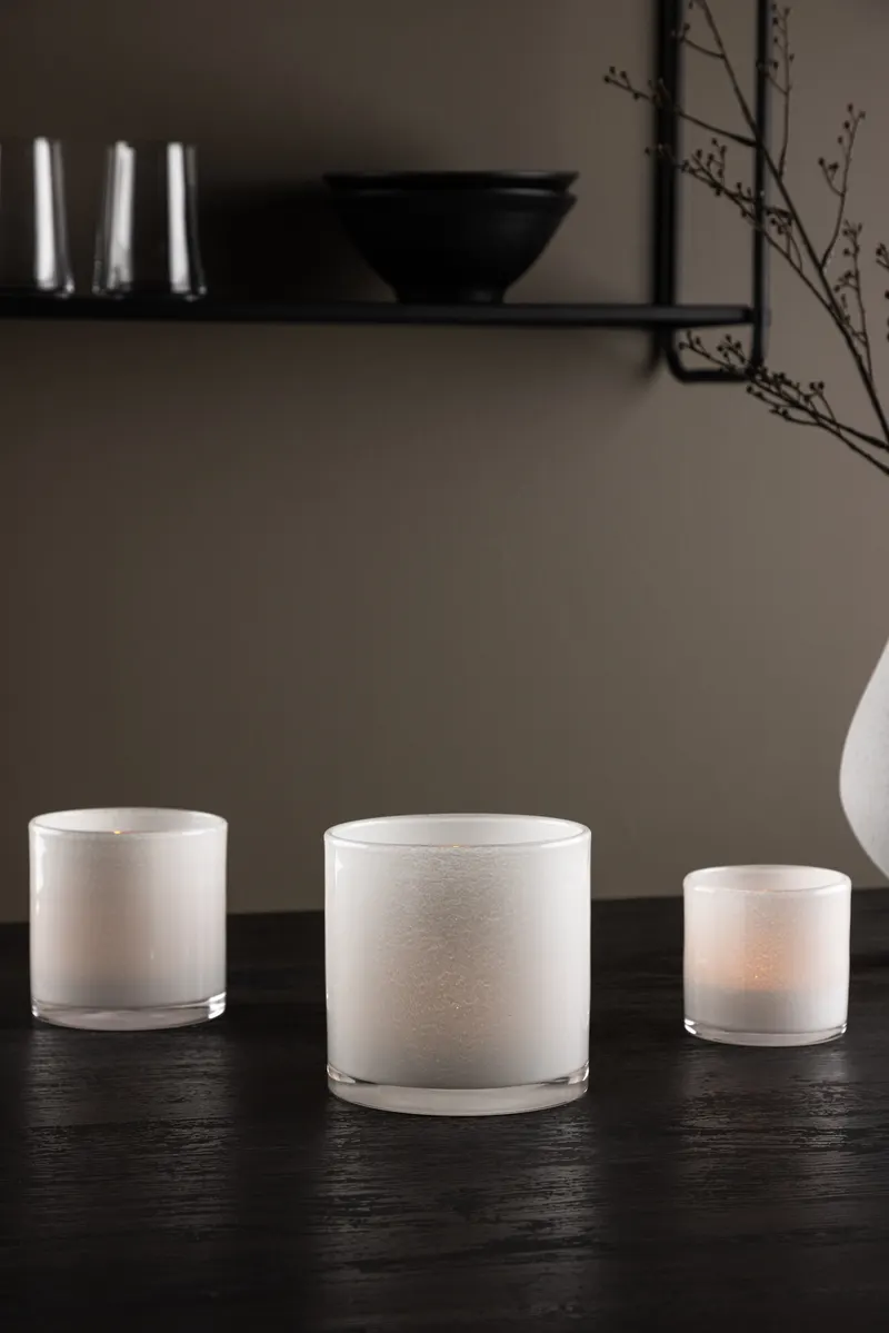 Glora zylindrisches Windlicht aus Glas in Ø 12 cm, Weiß, im Wohnraum, Ansicht 1
