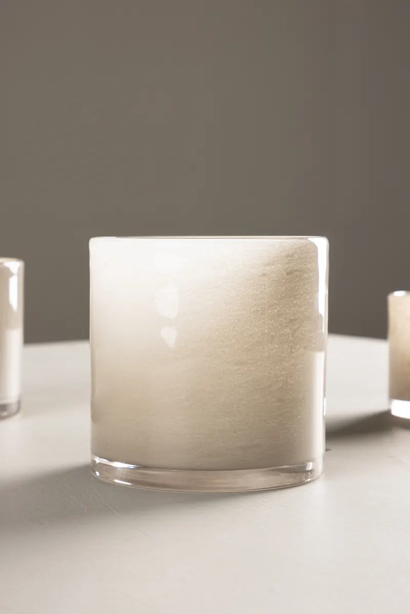 Glora zylindrisches Windlicht aus Glas in Ø 12 cm, Beige, im Wohnraum, Ansicht 2