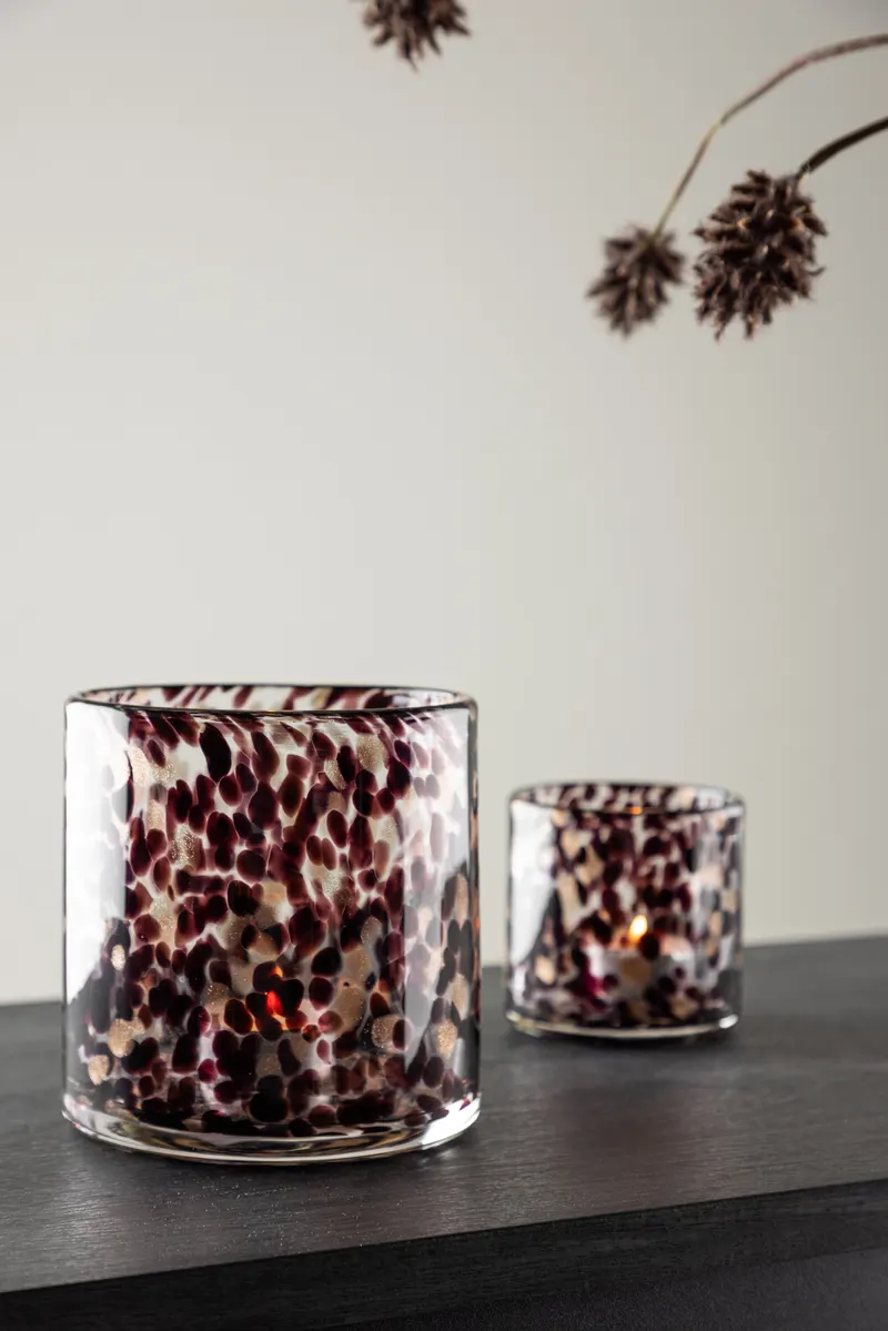 Glora zylindrisches Windlicht aus Glas in Ø 12 cm, Schwarz, im Wohnraum, Ansicht 1