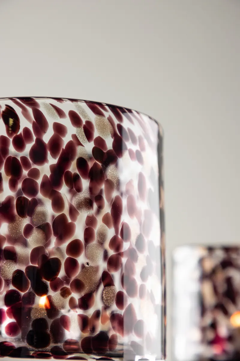 Glora zylindrisches Windlicht aus Glas in Ø 12 cm, Schwarz, im Wohnraum, Ansicht 2