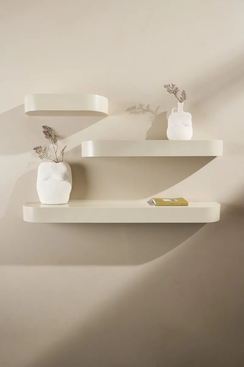 Glow Wandregal-Set aus drei Borden, im Wohnraum, Ansicht 1
