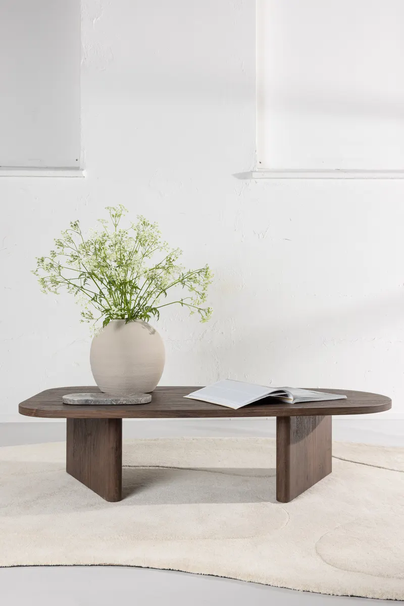 Grönvik Couchtisch mit gerundeter Platte auf zwei Wangen in 130 × 65 cm, Mokka, im Wohnraum, Ansicht 1