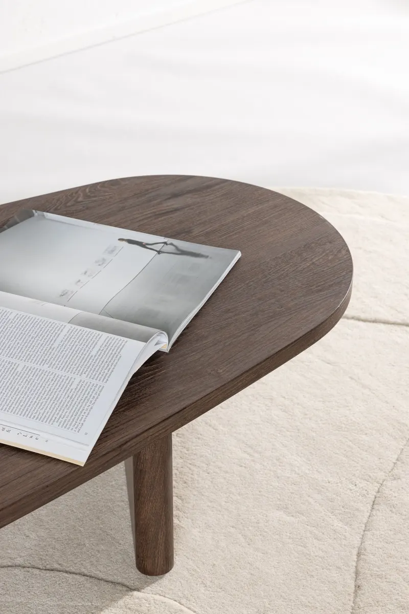 Grönvik Couchtisch mit gerundeter Platte auf zwei Wangen in 130 × 65 cm, Mokka, im Wohnraum, Ansicht 3