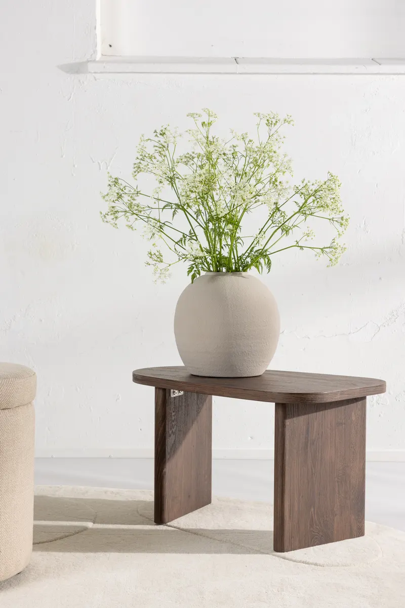 Grönvik Couchtisch mit gerundeter Platte auf zwei Wangen in 70 × 45 cm, Mokka, im Wohnraum, Ansicht 1