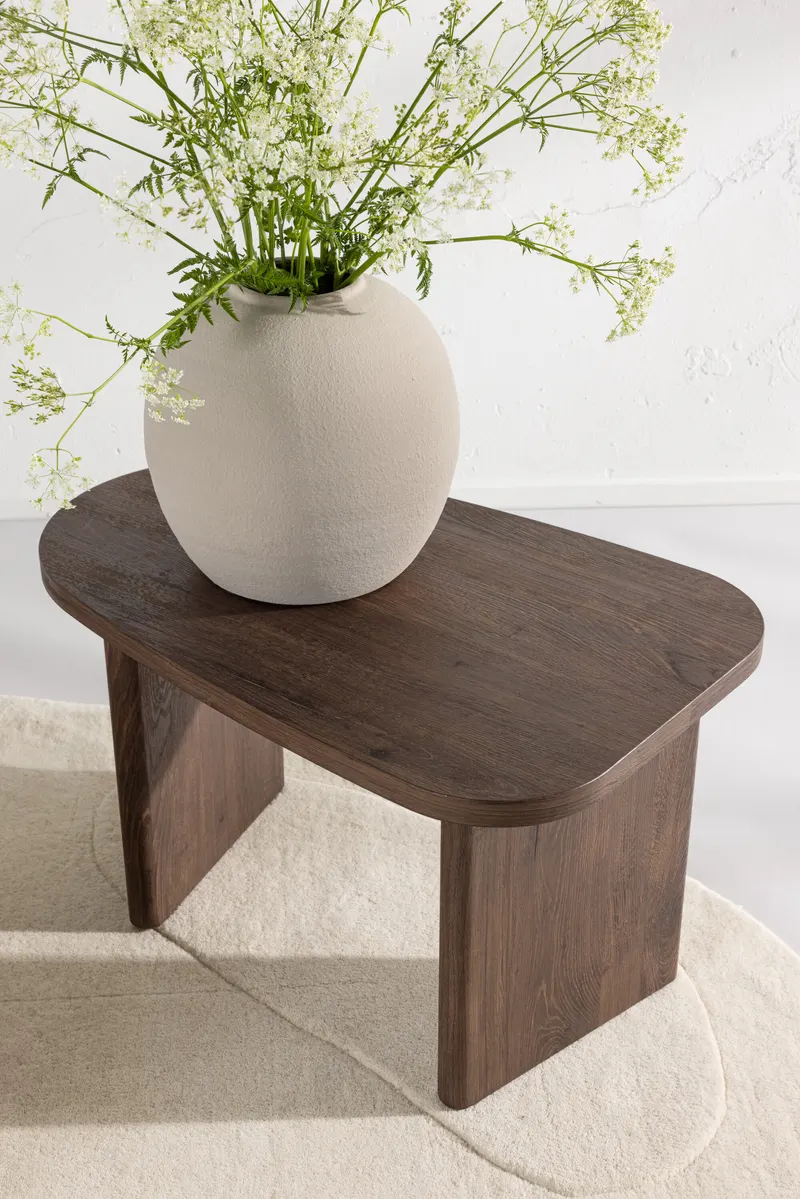 Grönvik Couchtisch mit gerundeter Platte auf zwei Wangen in 70 × 45 cm, Mokka, im Wohnraum, Ansicht 3