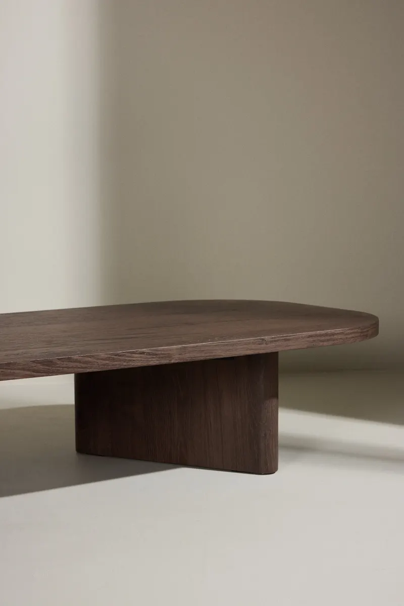 Grönvik Couchtisch mit gerundeter Platte auf zwei Wangen in 180 × 55 cm, Mokka, im Wohnraum, Ansicht 4