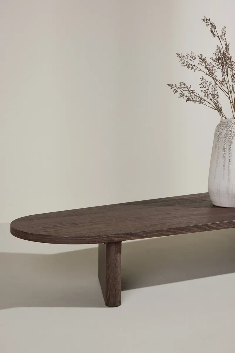 Grönvik Couchtisch mit gerundeter Platte auf zwei Wangen in 180 × 55 cm, Mokka, im Wohnraum, Ansicht 2