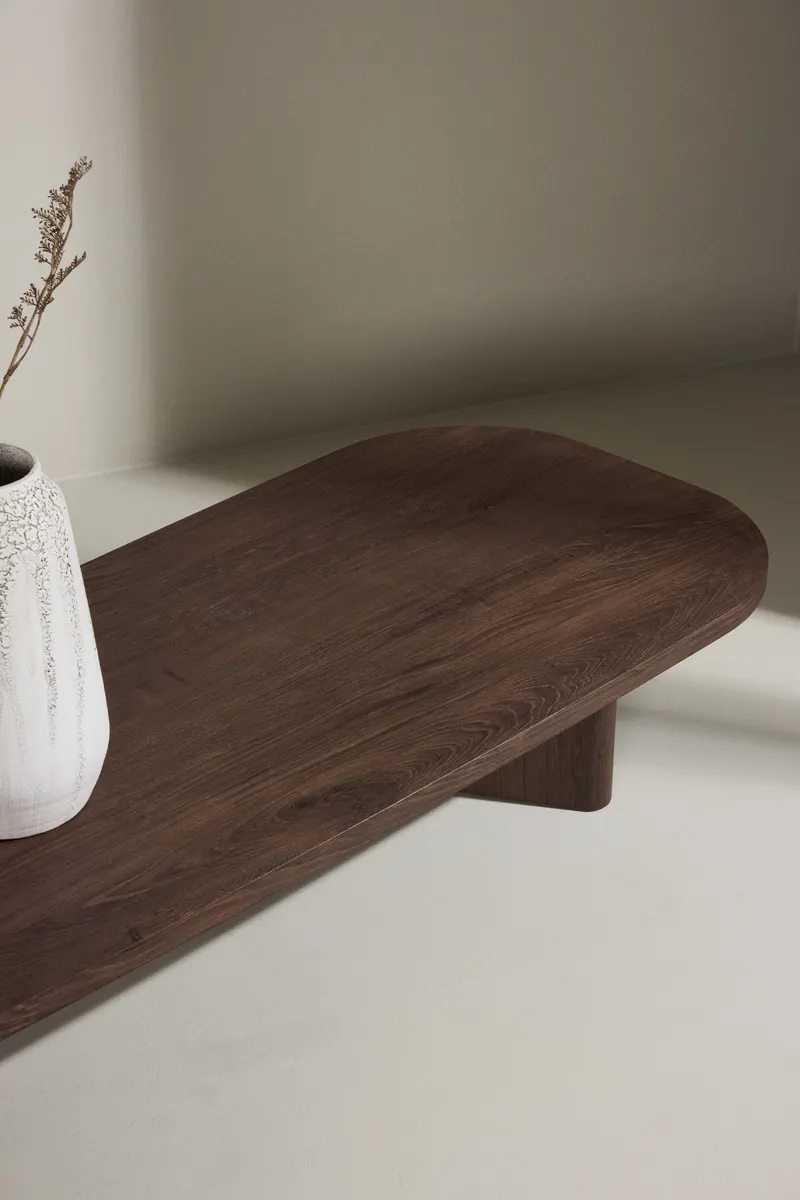 Grönvik Couchtisch mit gerundeter Platte auf zwei Wangen in 180 × 55 cm, Mokka, im Wohnraum, Ansicht 3