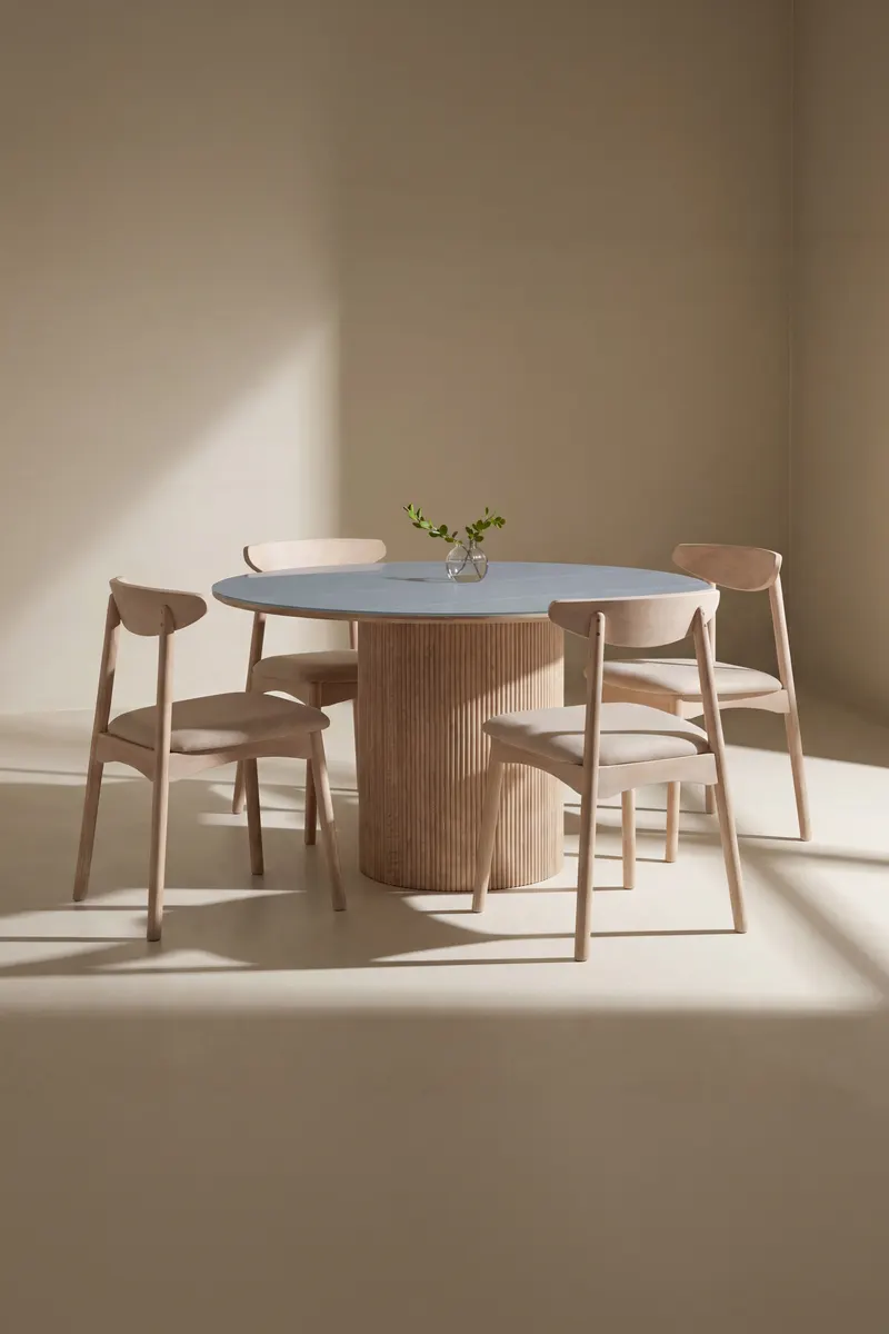 Härön & Ven Essgruppe mit rundem Glastisch und 4 Stühlen aus Eiche, im Wohnraum, Ansicht 1