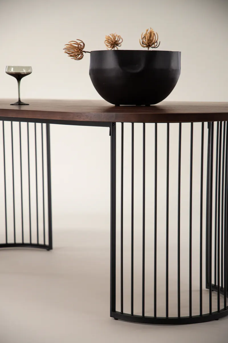Hamneskär ovaler Esstisch 220 × 110 cm in Dunkles Walnuss, Gestell Schwarz, im Wohnraum, Ansicht 3