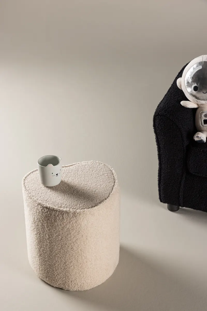 Heart Kinderhocker in Herzform aus Teddystoff, im Wohnraum, Ansicht 1