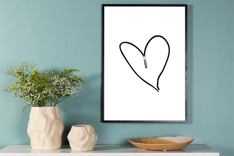 Heart Poster mit Herz als Linienzeichnung in 100 × 70 cm, im Wohnraum, Ansicht 2