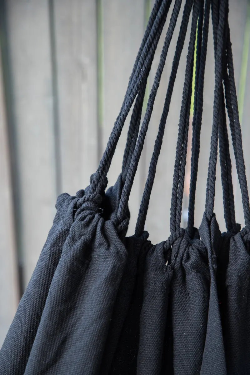 Hedvig Hängematte in Schwarz, Polyester, im Wohnraum, Ansicht 5