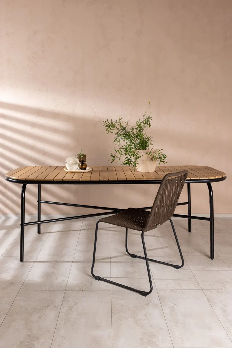 Holmbeck Gartentisch aus Akazie mit Stahlgestell, im Wohnraum, Ansicht 1