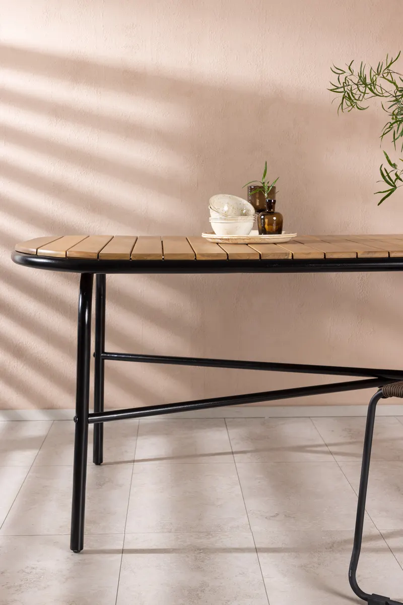 Holmbeck Gartentisch aus Akazie mit Stahlgestell, im Wohnraum, Ansicht 2