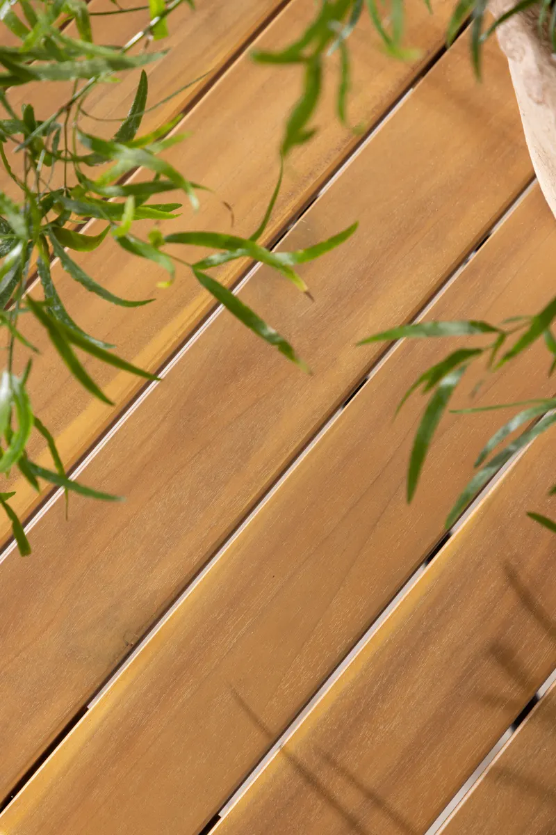 Holmbeck Gartentisch aus Akazie mit Stahlgestell, im Wohnraum, Ansicht 4