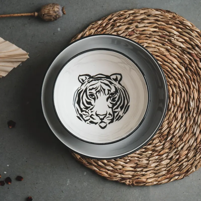 Tiger-Schale aus Porzellan mit schwarzem Rand von Housevitamin in Weiß mit schwarzem Rand, Ø 15 cm, Ansicht 5