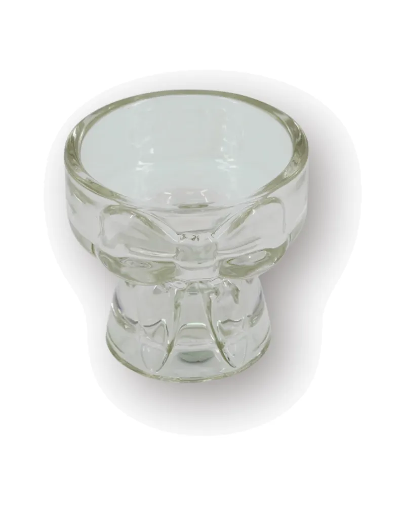 Kerzen- und Teelichthalter Bow aus farbigem Glas von Housevitamin in Braun, 7,5 × 6,5 cm