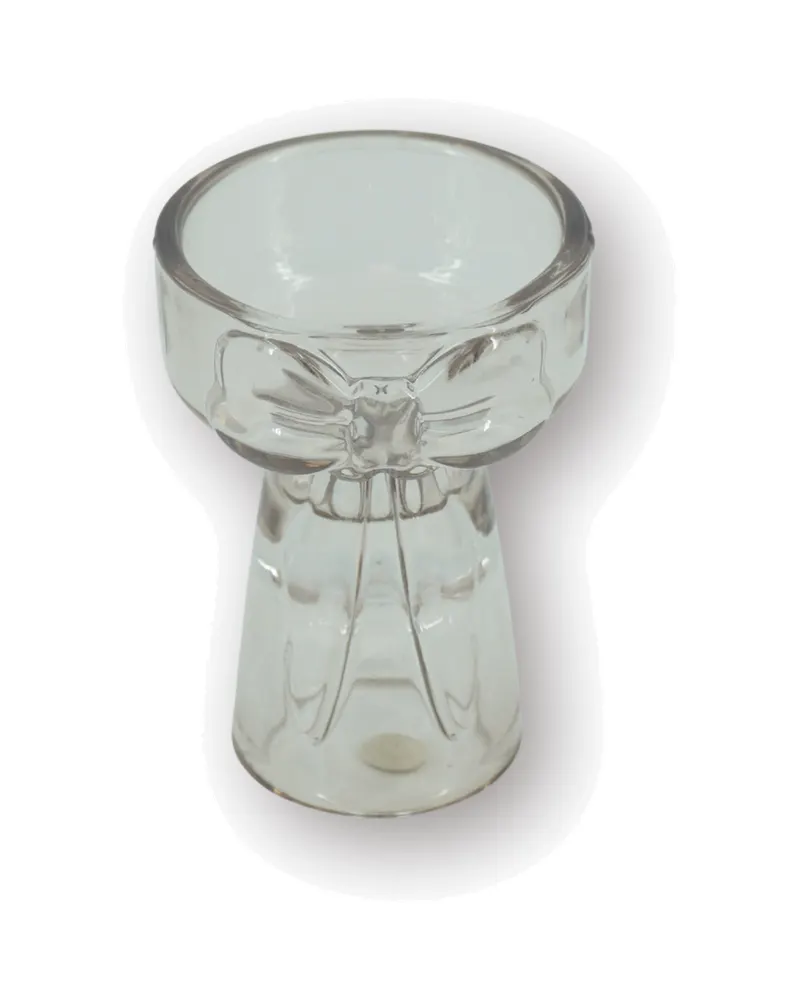Kerzen- und Teelichthalter Bow aus farbigem Glas von Housevitamin in Braun, 7,5 × 9,5 cm, Ansicht 1