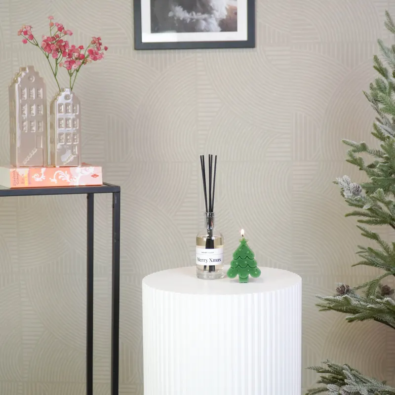 Grüne Weihnachtsbaum-Kerze aus Wachs in Geschenkbox von Housevitamin in Grün, Ansicht 6